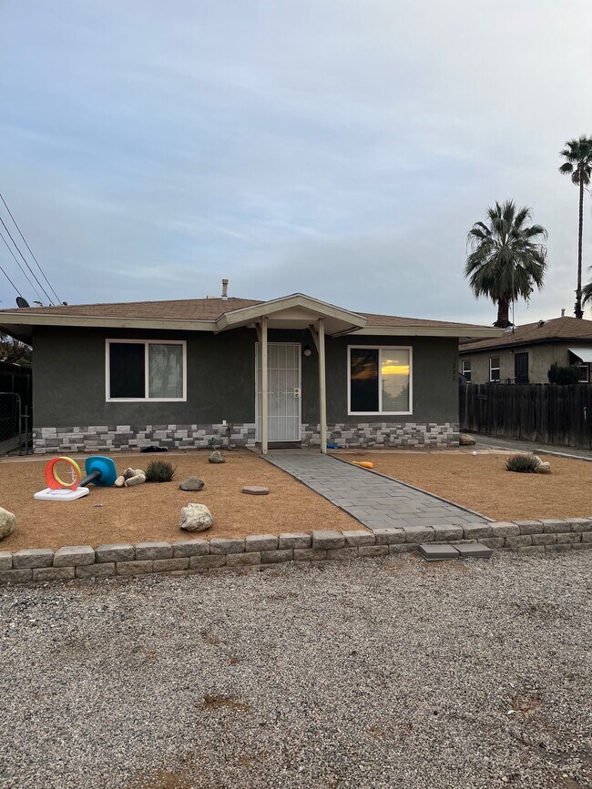 Building Photo - 1222 Turquoise Ave