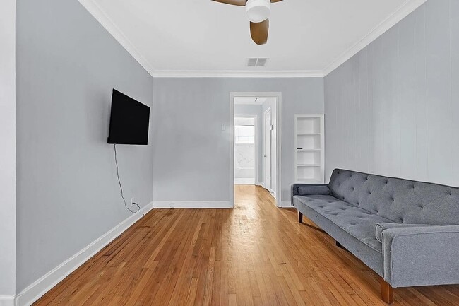 Building Photo - 2405 Eastwood Ave