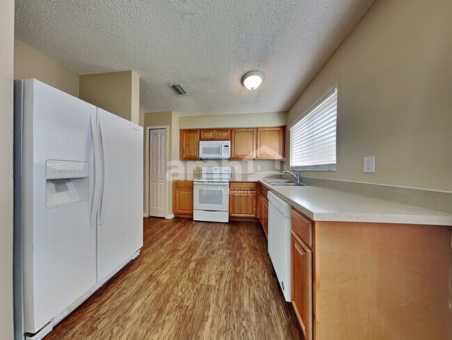 Foto del edificio - 4504 Reynolds Creek Ave
