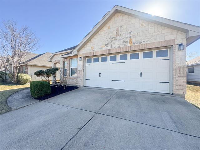 Foto del edificio - 220 Cres Ridge Dr