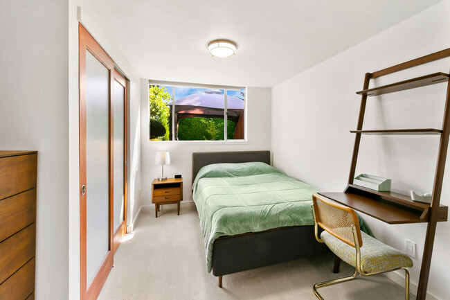 Foto del edificio - 20802 7th Pl S