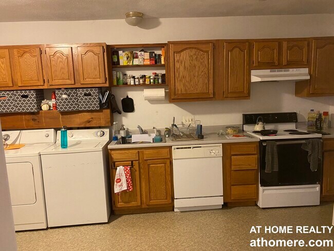 Building Photo - 677 Washington St