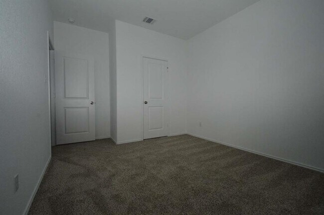 Foto del edificio - 404 Bass Dr