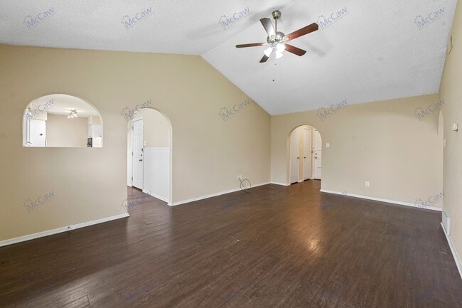 Building Photo - Wonderful 3/2 in Fort Worth! **MOVE-IN SPE...
