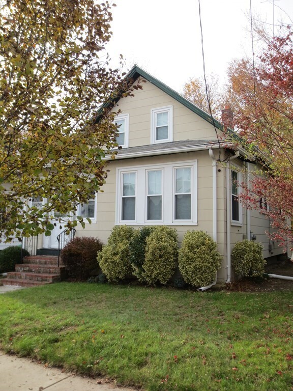Building Photo - 19 Charnwood Rd