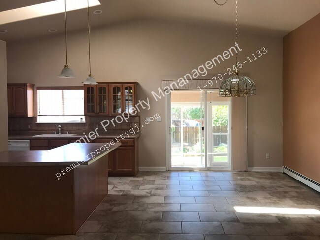 Building Photo - 2156 Glenstone Ct