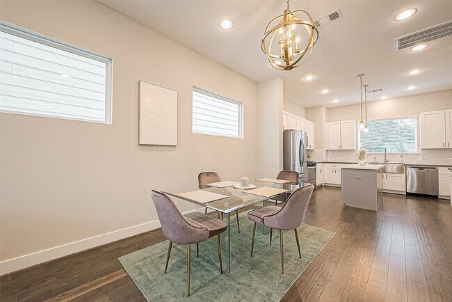 Foto del edificio - 2051 Sherwood Forest St