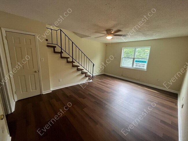 Foto del edificio - 925 Shallowford Rd
