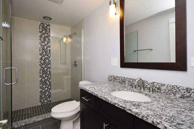 Building Photo - 709 N Milwaukee Ave