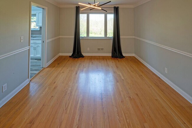 Foto del edificio - Beautiful, one of a kind property on four ...