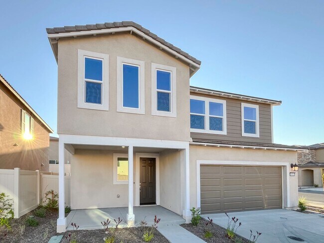 Foto del edificio - NEWER CONSTRUCTION ~SOLAR~ 3 BED 3 BATH BE...