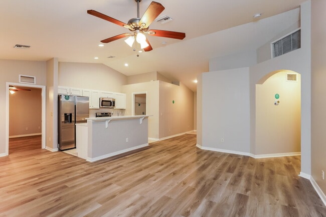 Foto del edificio - 5210 6th St W