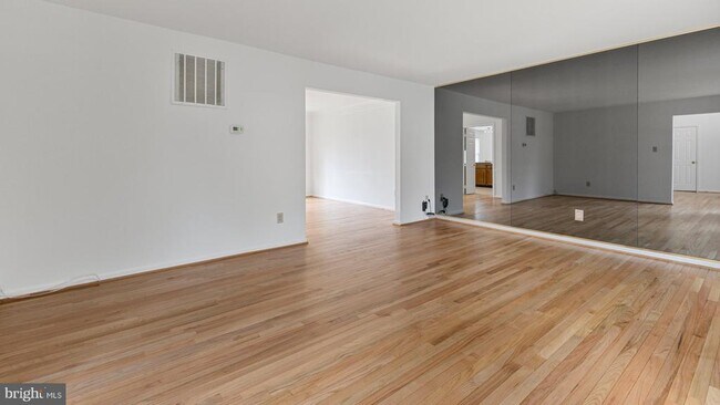 Foto del edificio - 918 White Pine Pl