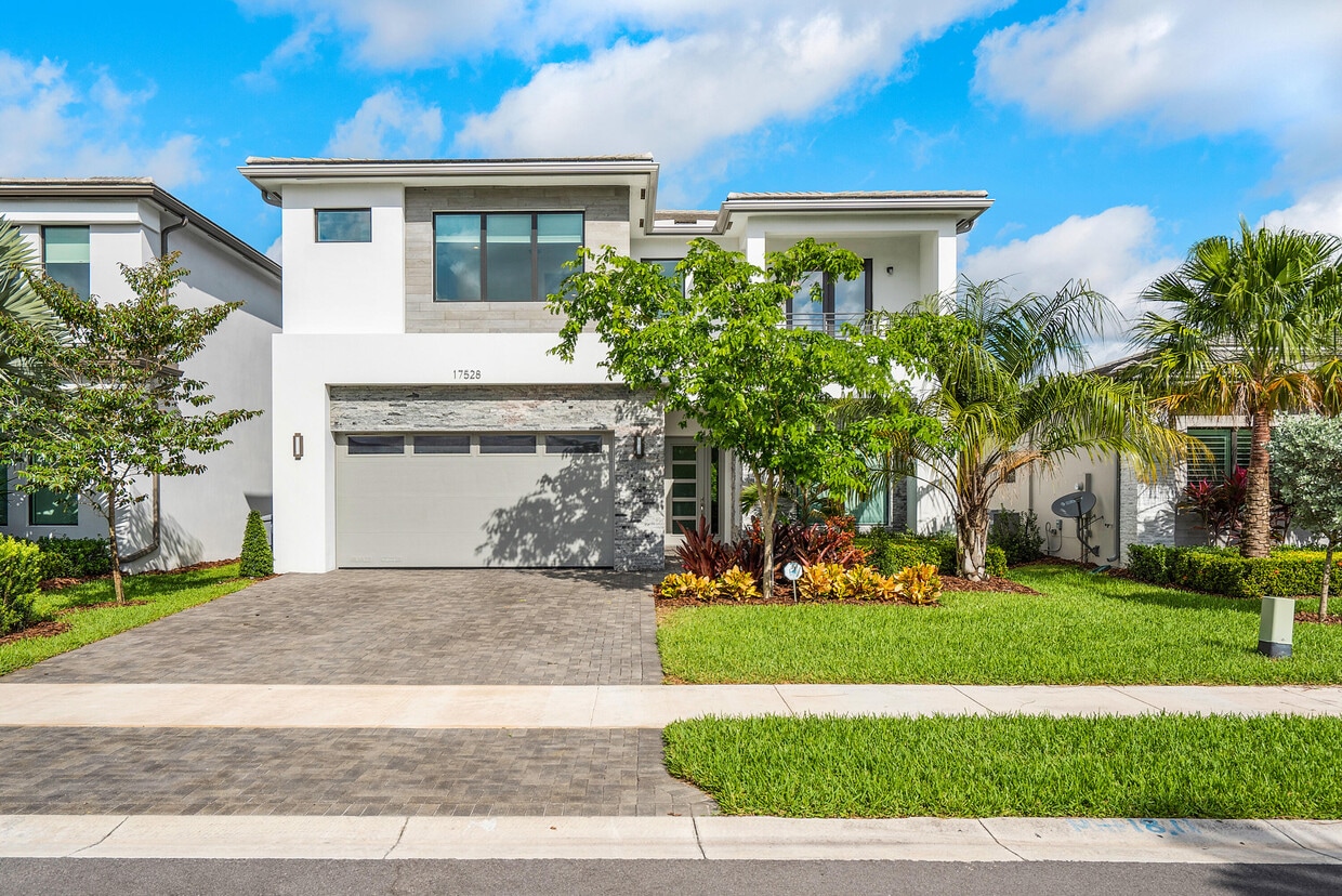 Foto principal - 17528 Rainstream Rd