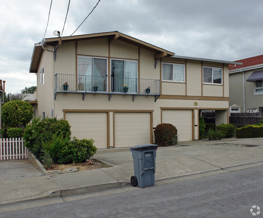 Building Photo - 160-162 Lewis Ave