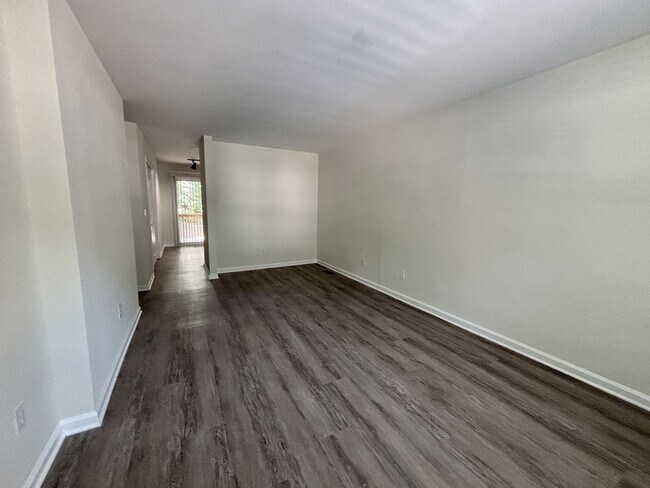 Building Photo - Cozy and Renovated 2 Bed 1 Bath Apartments in the Heart of Wake Forest!