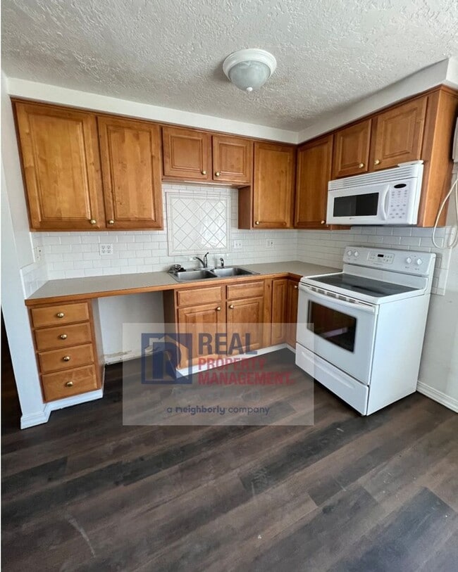 Foto del edificio - 2 bedroom 1 bath duplex - Single car garage