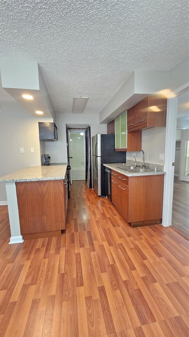 Foto del edificio - 2750 Holly Hall St