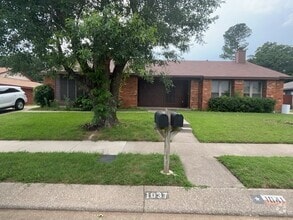 Building Photo - 1037 Stableway Ln