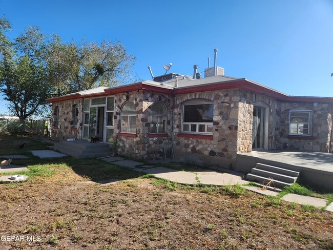 Building Photo - 6643 Westside Dr