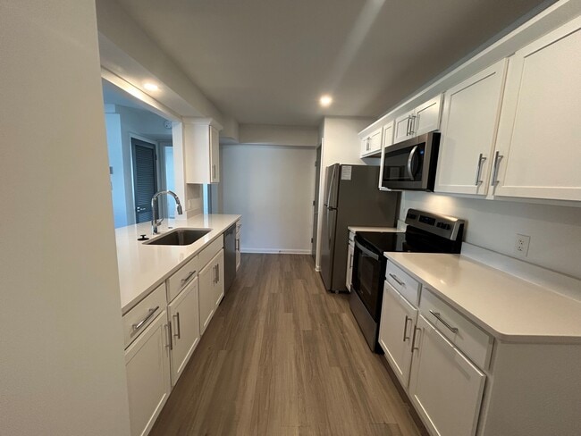 Building Photo - Peakland Apartments