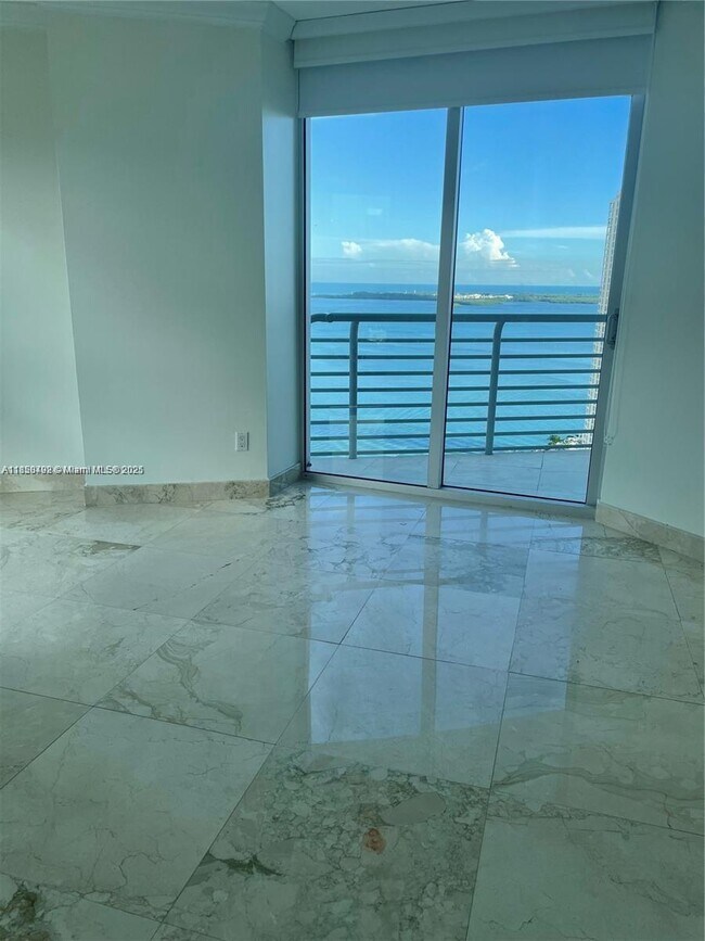 Foto del edificio - 325 S Biscayne Blvd