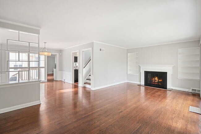 Building Photo - 4914 Lunt Ave