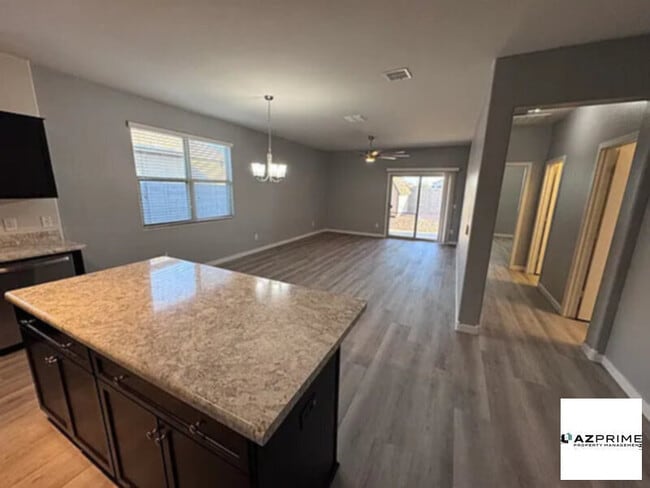 Foto del edificio - 25275 W Nancy Ln