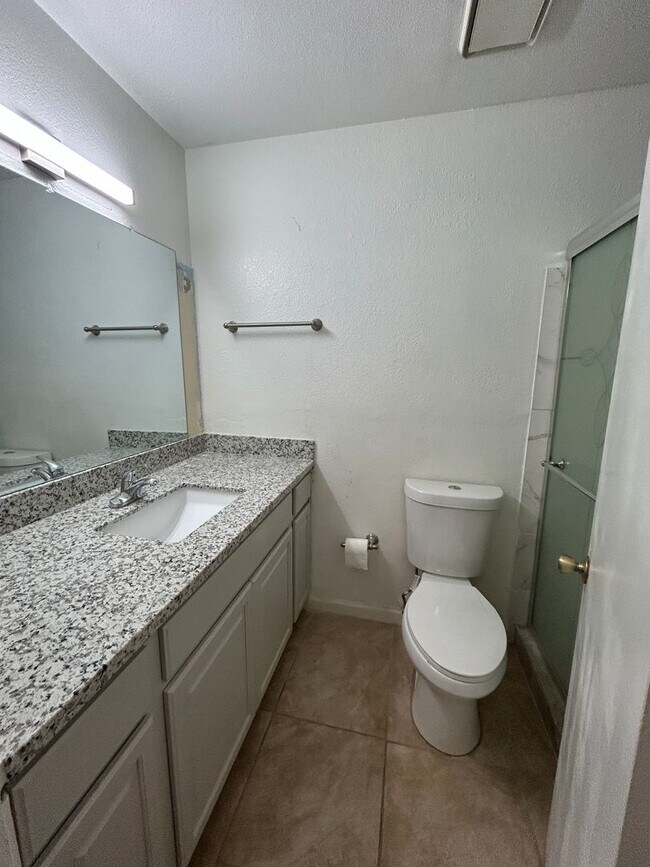 Foto del edificio - Great 3 bedroom 2 bath in Visalia ready fo...