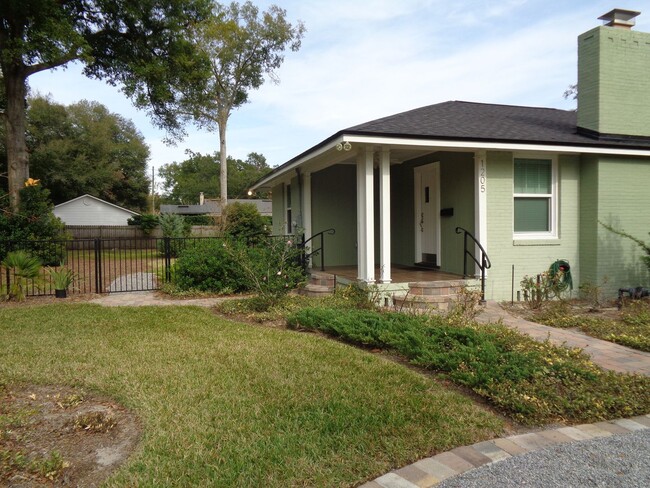 Building Photo - Cute 2 Bedroom Home in San Marco