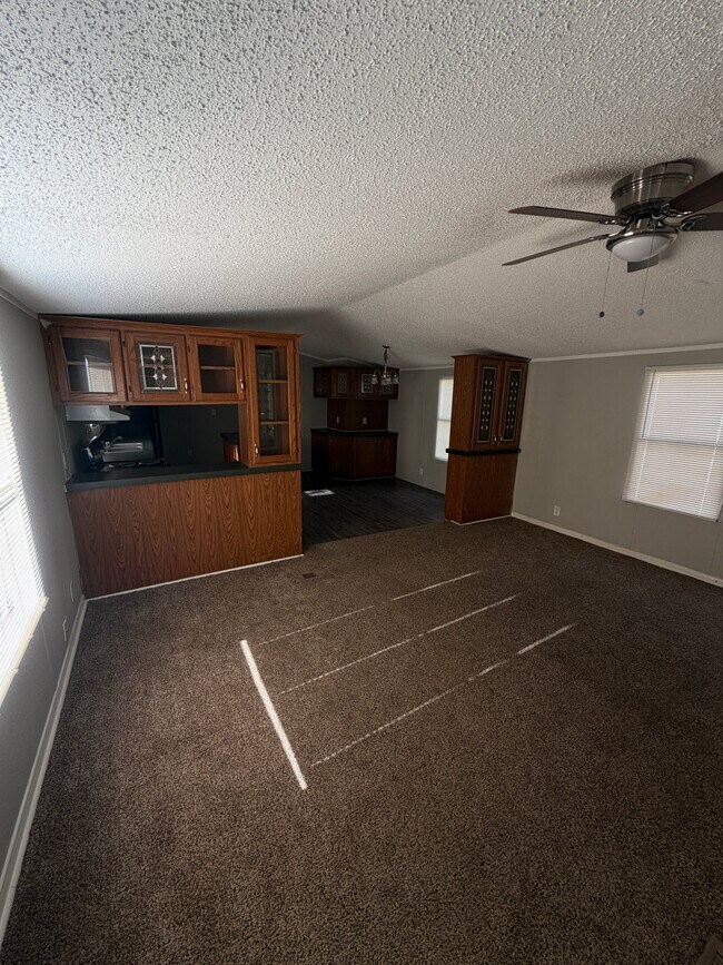 Foto del edificio - 141 Fox Meadow Dr