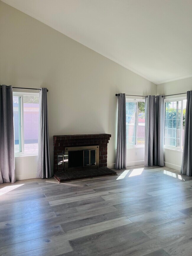 Foto del edificio - 10823 Mountain View Ave