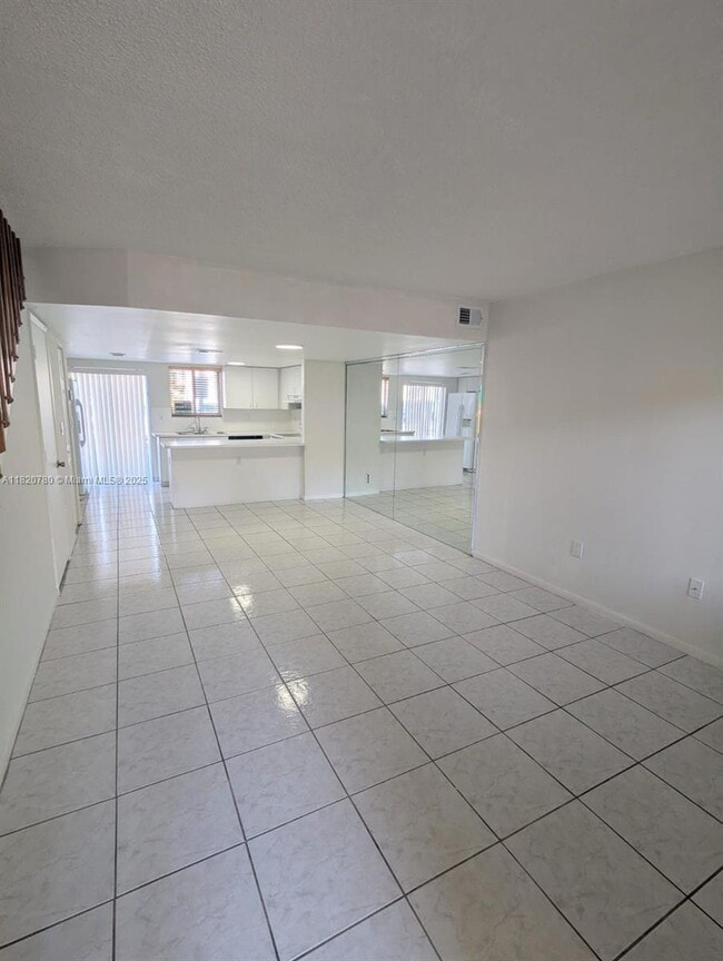 Foto del edificio - 431 NW 82nd Ave