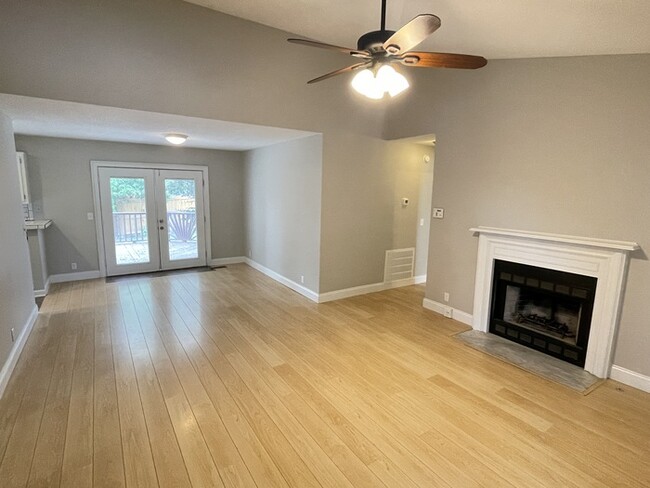 Building Photo - South Nashville off Nolensville Rd close t...