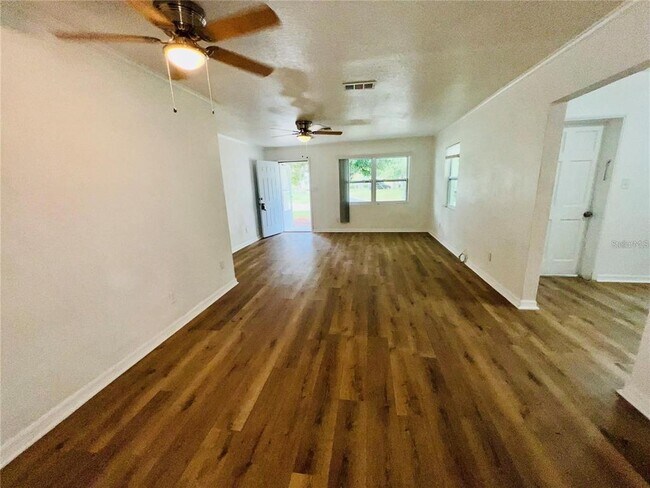 Foto del edificio - 1247 Davis Rd