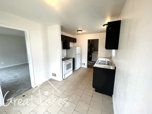 Building Photo - Charming 4 bedroom / 1 bathroom Warren hou...