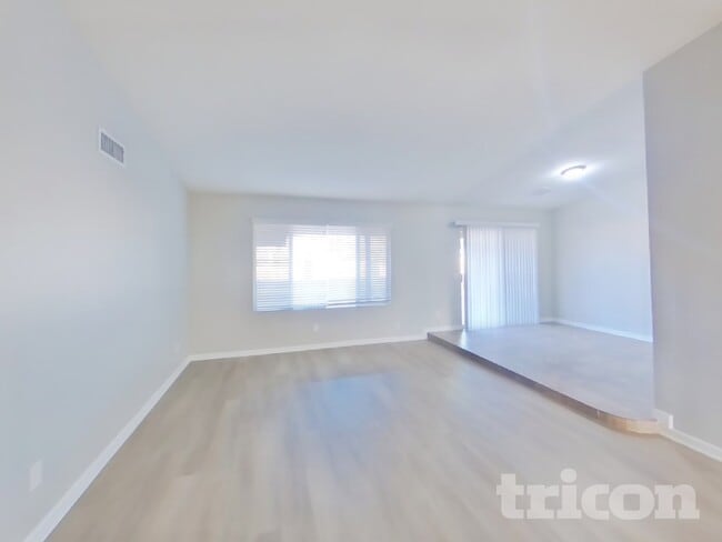 Building Photo - 10044 W Highland Ave