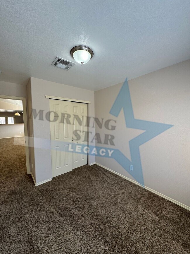 Foto del edificio - 4 Bed House with converted garage!