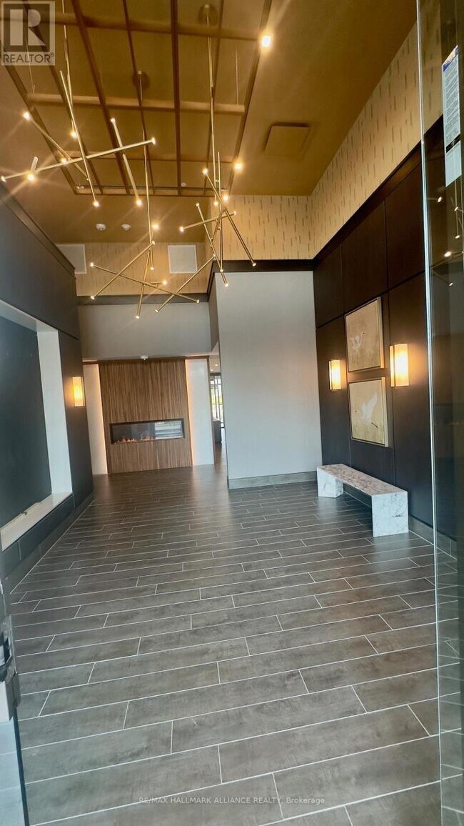 Building Photo - 470 Dundas St E