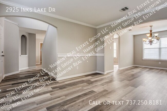 Foto del edificio - 2925 Inks Lake Dr