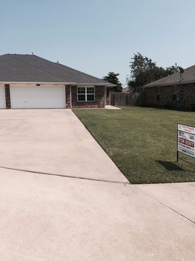 Building Photo - 780 Appleridge Dr