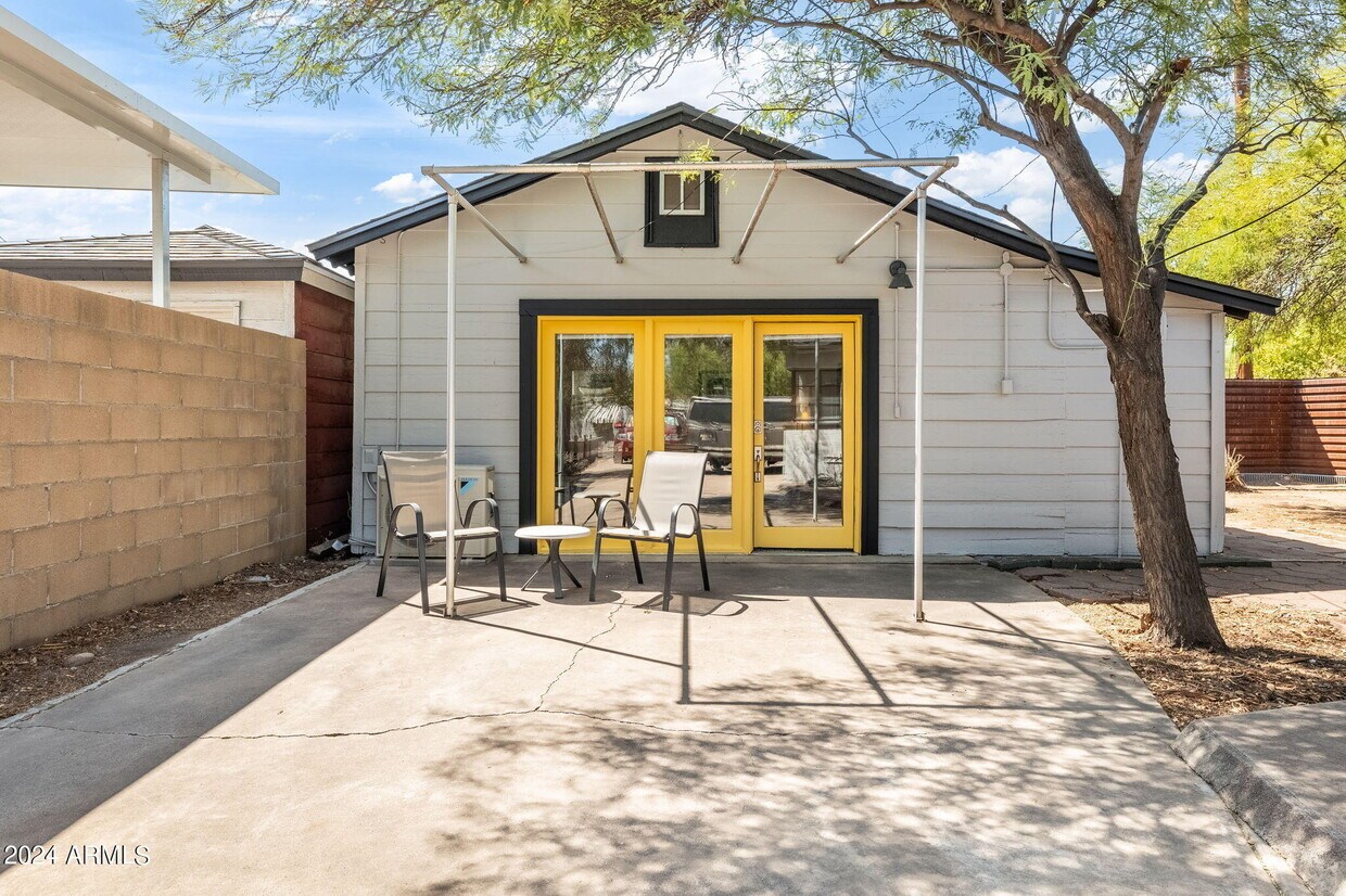 Primary Photo - 1726 N Whittier Dr