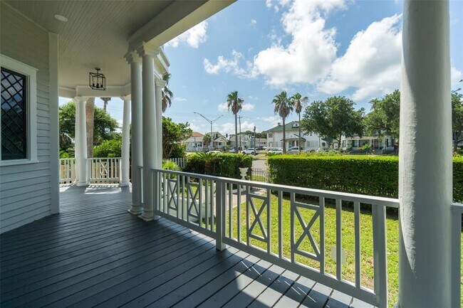 Foto del edificio - 1210 Broadway Avenue J