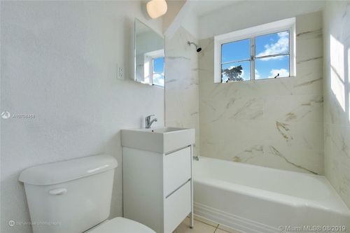 Foto del edificio - 7435 Harding Ave