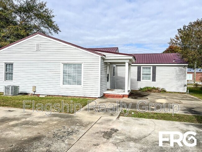 Building Photo - 178 Hood Swamp Rd