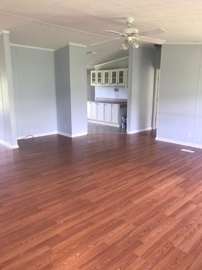 Building Photo - RENTAL WITH 4 ACRES!!