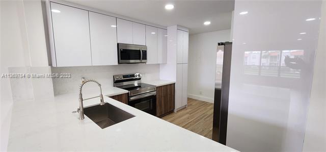 Foto del edificio - 7355 Woodmont Terrace