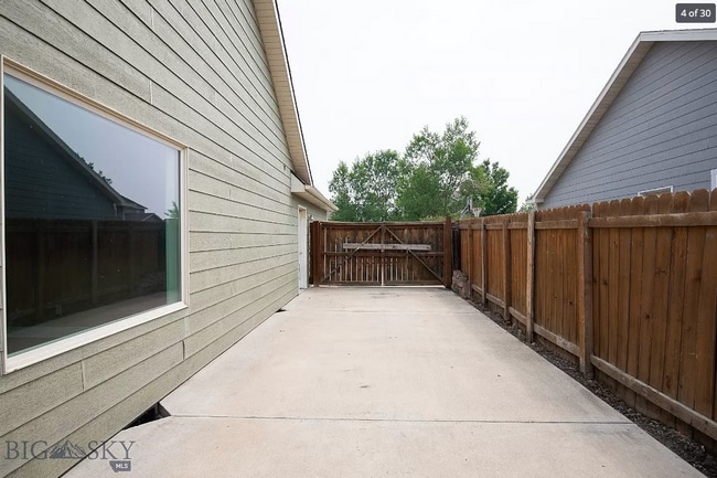 Building Photo - 4 Bedroom Home in River Rock
