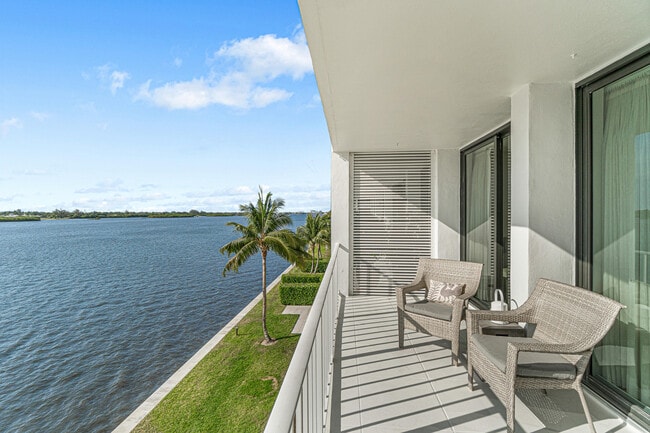 Building Photo - 2784 S Ocean Blvd
