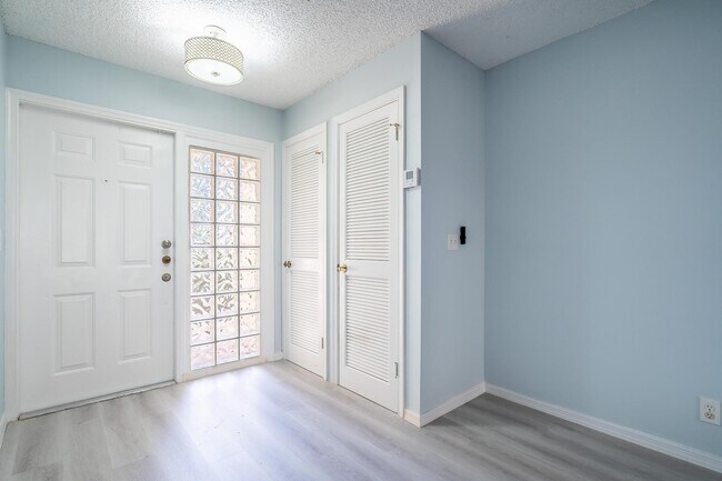 Foto del edificio - 3351 Emerald Oaks Dr